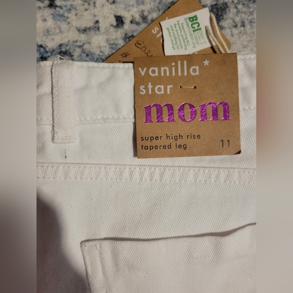 Vanilla Star White Mom Jeans High Rise Tapered Distressed- Size 11 New - Picture 12 of 12